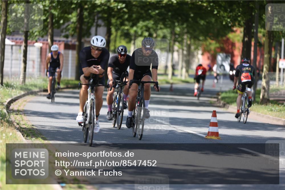 10.08.2025 - GEWOBA Citytriathlon Bremen Yannick Fuchs http://msf.ph/oto/8547452 10.08.2025 13:05:35 Radfahren 615, 627, 641, 659, 746, 809, 876, 897, 943 meine-sportfotos.de