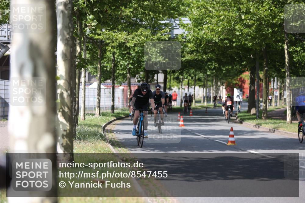 10.08.2025 - GEWOBA Citytriathlon Bremen Yannick Fuchs http://msf.ph/oto/8547455 10.08.2025 12:10:37 Radfahren 622, 629, 644, 647, 656, 659, 685, 712, 722, 730, 748, 755, 819, 889, 1014 meine-sportfotos.de