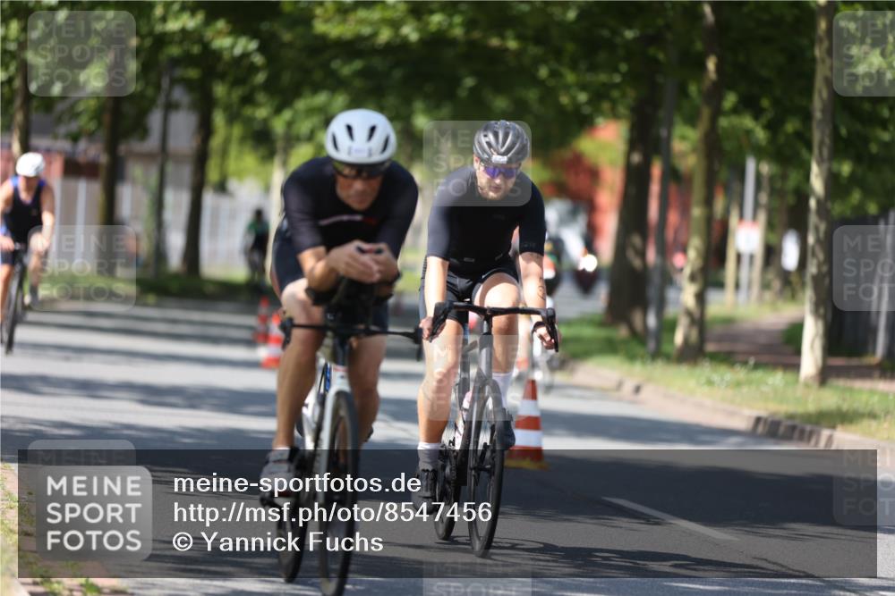 10.08.2025 - GEWOBA Citytriathlon Bremen Yannick Fuchs http://msf.ph/oto/8547456 10.08.2025 13:05:36 Radfahren 615, 627, 659, 746, 809, 876, 897, 943 meine-sportfotos.de