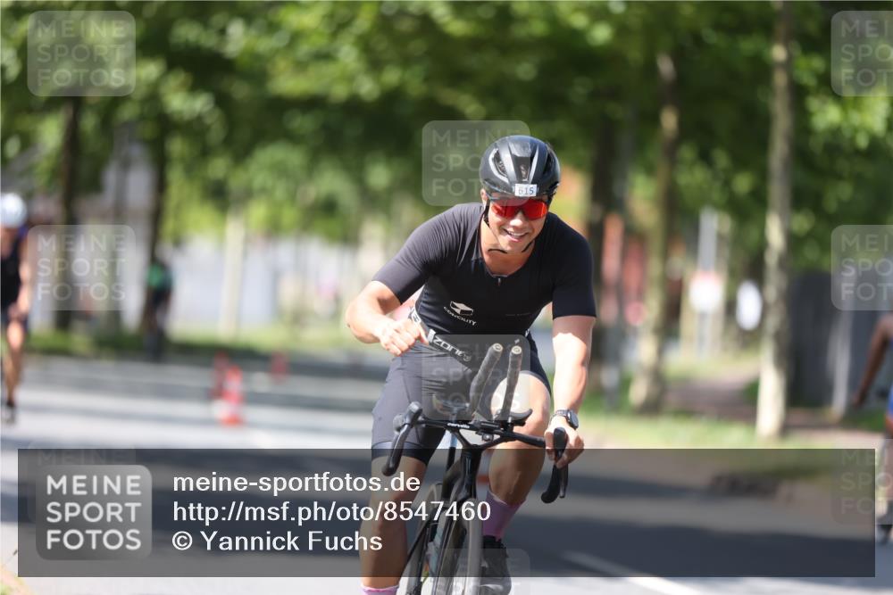 10.08.2025 - GEWOBA Citytriathlon Bremen Yannick Fuchs http://msf.ph/oto/8547460 10.08.2025 13:05:37 Radfahren 615, 616, 627, 659, 746, 809, 876, 897, 943 meine-sportfotos.de