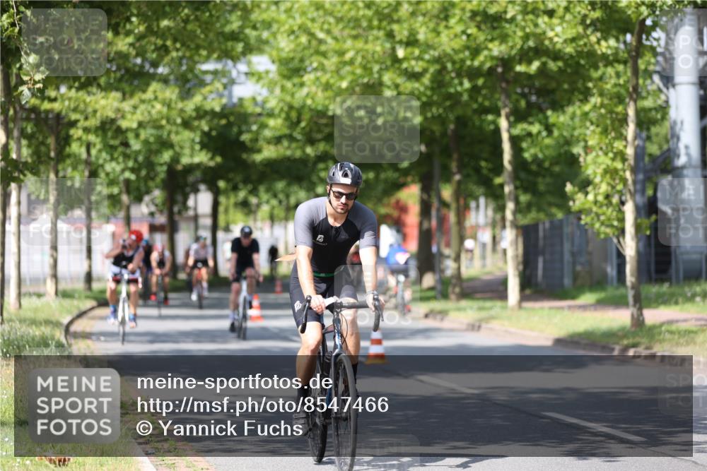 10.08.2025 - GEWOBA Citytriathlon Bremen Yannick Fuchs http://msf.ph/oto/8547466 10.08.2025 12:10:40 Radfahren 573, 622, 629, 644, 647, 651, 656, 659, 685, 712, 722, 730, 748, 755, 819, 889, 1014 meine-sportfotos.de