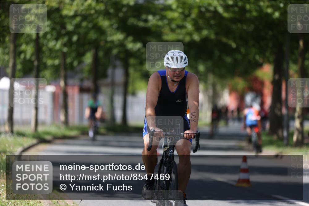 10.08.2025 - GEWOBA Citytriathlon Bremen Yannick Fuchs http://msf.ph/oto/8547469 10.08.2025 13:05:39 Radfahren 615, 616, 627, 659, 746, 809, 857, 876, 897 meine-sportfotos.de