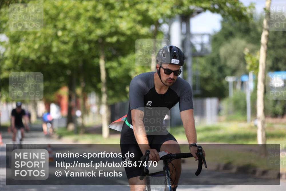 10.08.2025 - GEWOBA Citytriathlon Bremen Yannick Fuchs http://msf.ph/oto/8547470 10.08.2025 12:10:40 Radfahren 573, 622, 629, 644, 647, 651, 656, 659, 685, 712, 722, 730, 748, 755, 819, 889, 1014 meine-sportfotos.de