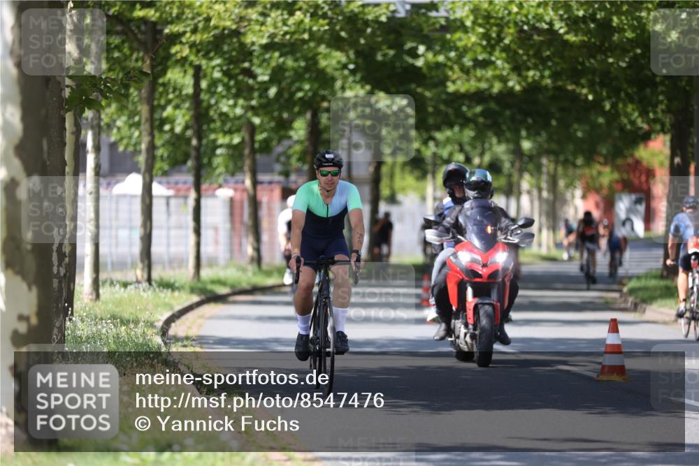 10.08.2025 - GEWOBA Citytriathlon Bremen Yannick Fuchs http://msf.ph/oto/8547476 10.08.2025 13:05:44 Radfahren 573, 615, 616, 627, 746, 793, 809, 857, 876, 897, 981 meine-sportfotos.de