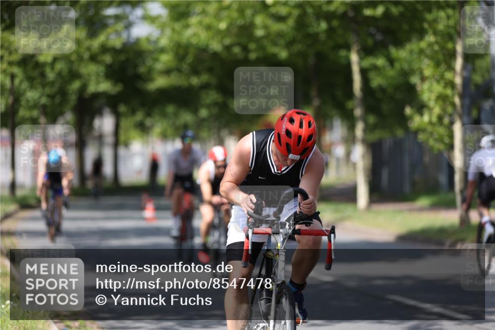 10.08.2025 - GEWOBA Citytriathlon Bremen Yannick Fuchs http://msf.ph/oto/8547478 10.08.2025 12:10:42 Radfahren 573, 622, 629, 644, 647, 651, 656, 659, 685, 712, 722, 730, 748, 755, 819, 889, 898, 1014 meine-sportfotos.de