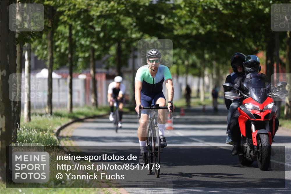 10.08.2025 - GEWOBA Citytriathlon Bremen Yannick Fuchs http://msf.ph/oto/8547479 10.08.2025 13:05:45 Radfahren 573, 615, 616, 627, 630, 746, 793, 809, 857, 876, 897, 981 meine-sportfotos.de
