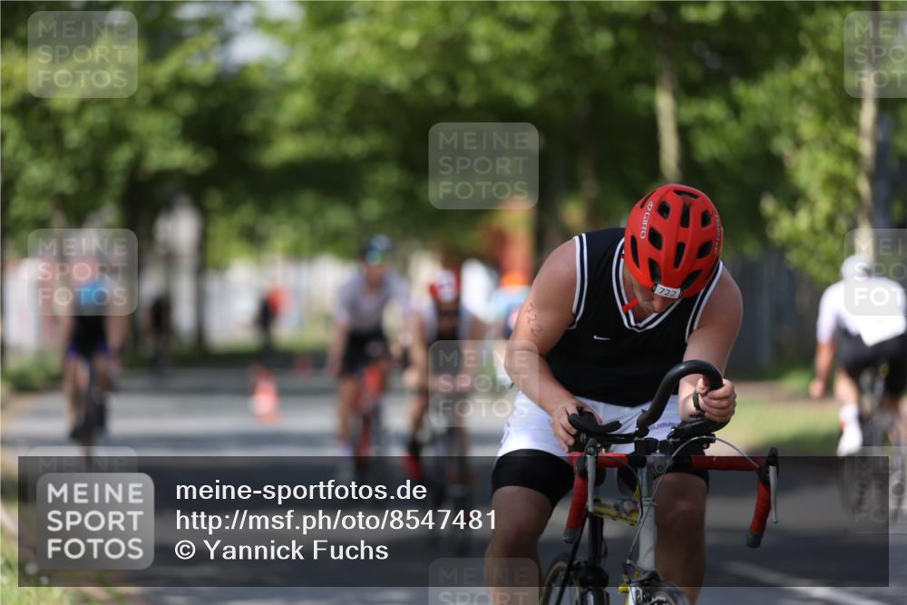 10.08.2025 - GEWOBA Citytriathlon Bremen Yannick Fuchs http://msf.ph/oto/8547481 10.08.2025 12:10:42 Radfahren 573, 622, 629, 644, 647, 651, 656, 659, 685, 712, 722, 730, 748, 755, 819, 889, 898, 1014 meine-sportfotos.de