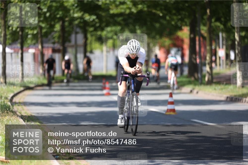 10.08.2025 - GEWOBA Citytriathlon Bremen Yannick Fuchs http://msf.ph/oto/8547486 10.08.2025 13:05:47 Radfahren 573, 615, 616, 627, 630, 746, 767, 793, 809, 857, 876, 897, 981 meine-sportfotos.de