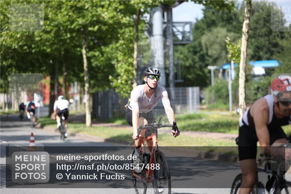 10.08.2025 - GEWOBA Citytriathlon Bremen Yannick Fuchs http://msf.ph/oto/8547488 10.08.2025 12:10:44 Radfahren 573, 622, 629, 644, 647, 651, 656, 659, 685, 712, 716, 722, 730, 748, 755, 819, 889, 898, 1014 meine-sportfotos.de