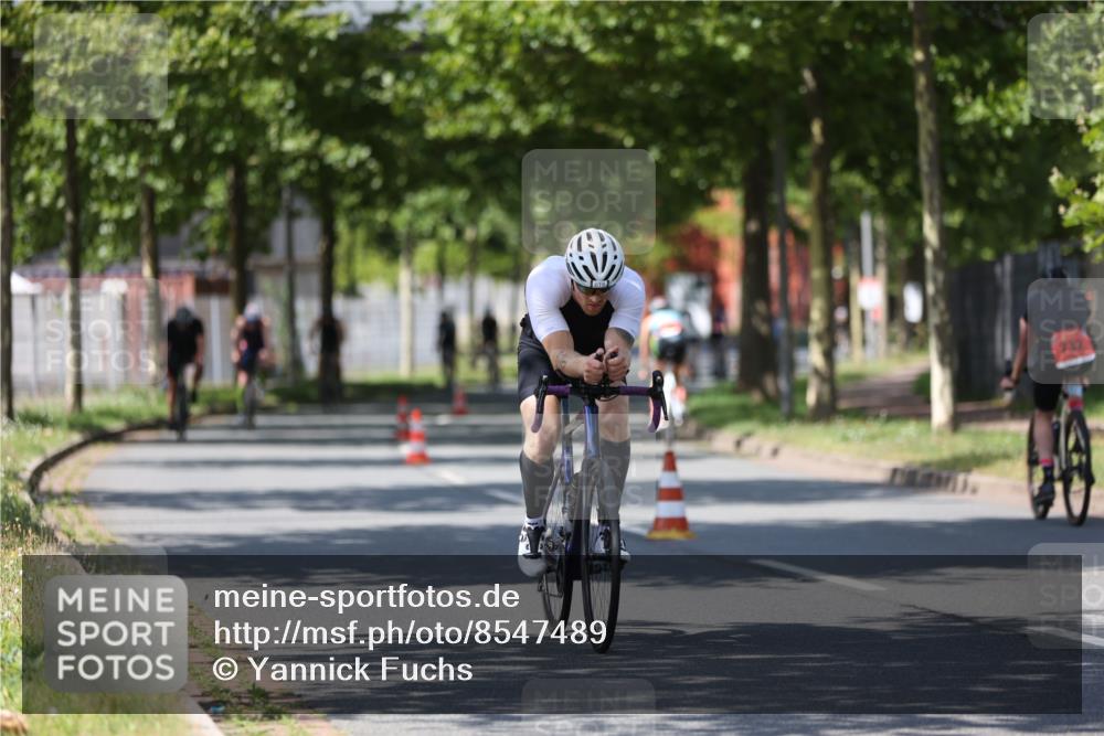 10.08.2025 - GEWOBA Citytriathlon Bremen Yannick Fuchs http://msf.ph/oto/8547489 10.08.2025 13:05:47 Radfahren 573, 615, 616, 627, 630, 746, 767, 793, 809, 857, 876, 897, 981 meine-sportfotos.de
