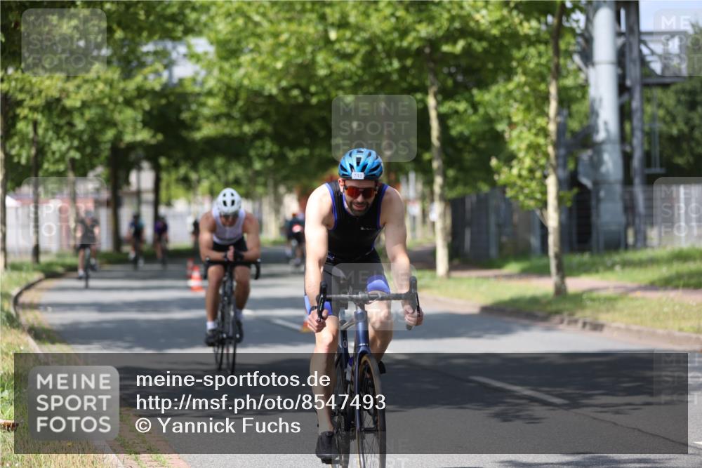 10.08.2025 - GEWOBA Citytriathlon Bremen Yannick Fuchs http://msf.ph/oto/8547493 10.08.2025 12:10:45 Radfahren 573, 622, 629, 644, 651, 656, 659, 685, 712, 716, 722, 730, 748, 755, 819, 898, 1014 meine-sportfotos.de