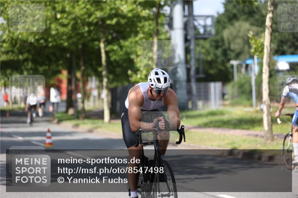 10.08.2025 - GEWOBA Citytriathlon Bremen Yannick Fuchs http://msf.ph/oto/8547498 10.08.2025 12:10:45 Radfahren 573, 622, 629, 644, 651, 656, 659, 685, 712, 716, 722, 730, 748, 755, 819, 898, 1014 meine-sportfotos.de