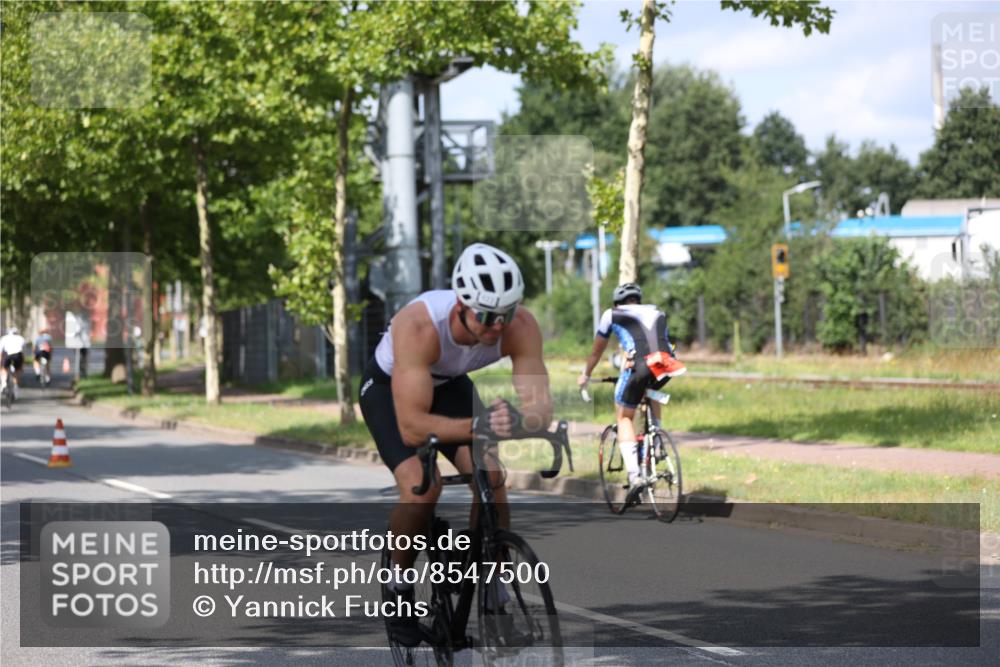 10.08.2025 - GEWOBA Citytriathlon Bremen Yannick Fuchs http://msf.ph/oto/8547500 10.08.2025 12:10:46 Radfahren 573, 622, 625, 629, 644, 651, 656, 659, 685, 712, 716, 722, 730, 748, 755, 812, 819, 898, 1014 meine-sportfotos.de