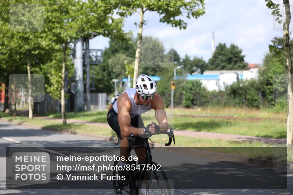 10.08.2025 - GEWOBA Citytriathlon Bremen Yannick Fuchs http://msf.ph/oto/8547502 10.08.2025 12:10:46 Radfahren 573, 622, 625, 629, 644, 651, 656, 659, 685, 712, 716, 722, 730, 748, 755, 812, 819, 898, 1014 meine-sportfotos.de