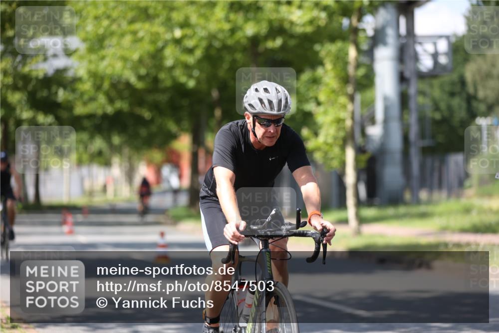 10.08.2025 - GEWOBA Citytriathlon Bremen Yannick Fuchs http://msf.ph/oto/8547503 10.08.2025 13:05:53 Radfahren 573, 616, 630, 746, 767, 793, 857, 948, 981 meine-sportfotos.de