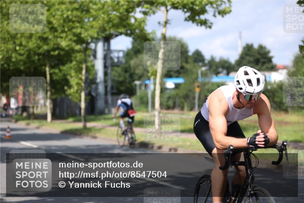 10.08.2025 - GEWOBA Citytriathlon Bremen Yannick Fuchs http://msf.ph/oto/8547504 10.08.2025 12:10:46 Radfahren 573, 622, 625, 629, 644, 651, 656, 659, 685, 712, 716, 722, 730, 748, 755, 812, 819, 898, 1014 meine-sportfotos.de