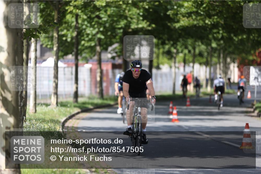 10.08.2025 - GEWOBA Citytriathlon Bremen Yannick Fuchs http://msf.ph/oto/8547505 10.08.2025 12:10:47 Radfahren 573, 622, 625, 629, 644, 651, 656, 659, 685, 712, 716, 722, 748, 755, 812, 819, 898, 1014 meine-sportfotos.de