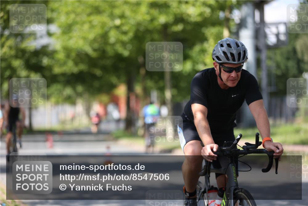 10.08.2025 - GEWOBA Citytriathlon Bremen Yannick Fuchs http://msf.ph/oto/8547506 10.08.2025 13:05:53 Radfahren 573, 616, 630, 746, 767, 793, 857, 948, 981 meine-sportfotos.de