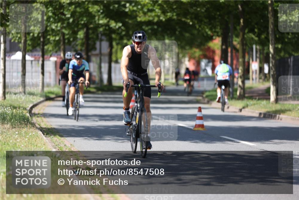 10.08.2025 - GEWOBA Citytriathlon Bremen Yannick Fuchs http://msf.ph/oto/8547508 10.08.2025 13:05:54 Radfahren 573, 616, 630, 746, 767, 793, 857, 948, 981 meine-sportfotos.de