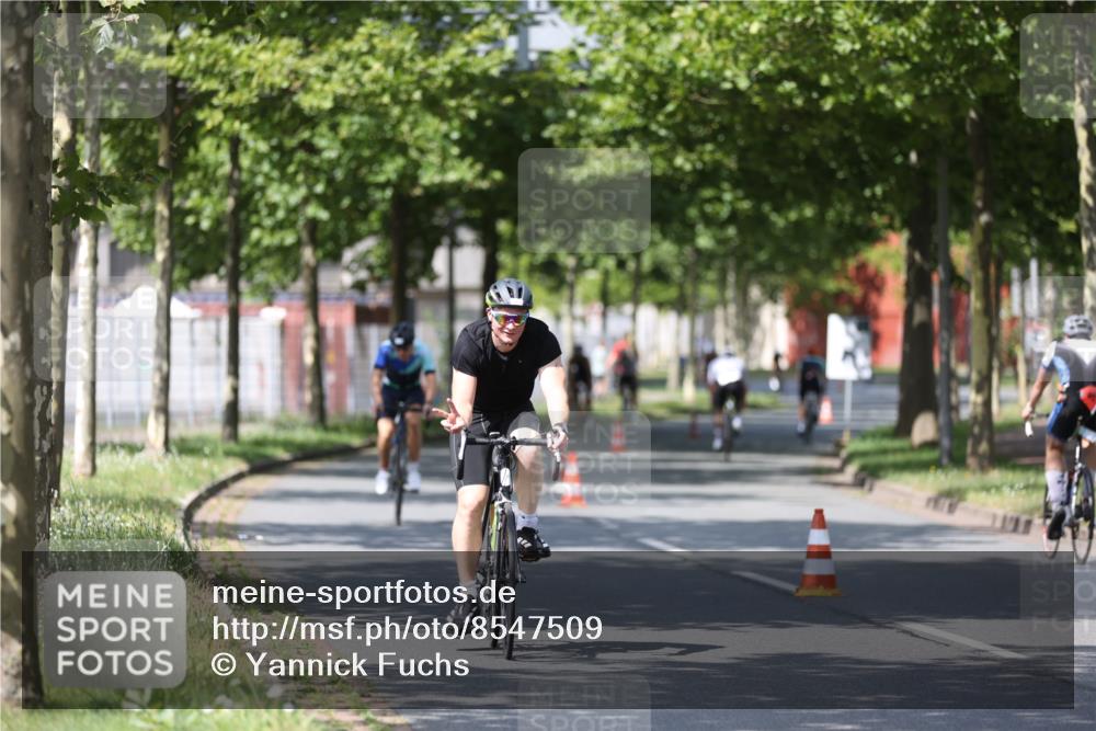 10.08.2025 - GEWOBA Citytriathlon Bremen Yannick Fuchs http://msf.ph/oto/8547509 10.08.2025 12:10:47 Radfahren 573, 622, 625, 629, 644, 651, 656, 659, 685, 712, 716, 722, 748, 755, 812, 819, 898, 1014 meine-sportfotos.de