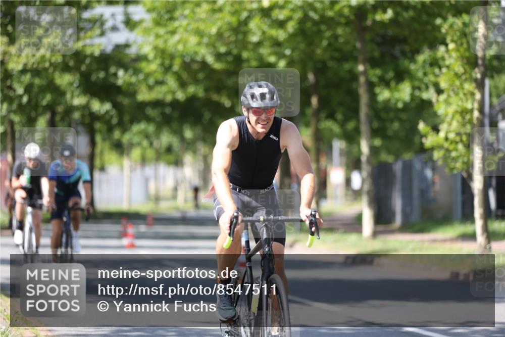 10.08.2025 - GEWOBA Citytriathlon Bremen Yannick Fuchs http://msf.ph/oto/8547511 10.08.2025 13:05:54 Radfahren 573, 616, 630, 746, 767, 793, 857, 948, 981 meine-sportfotos.de