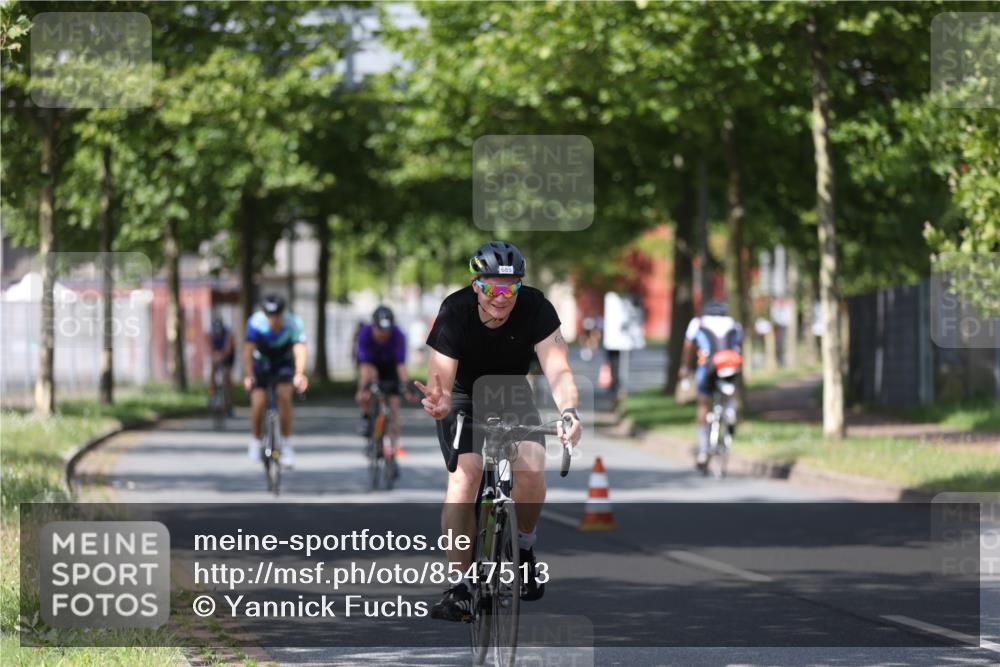 10.08.2025 - GEWOBA Citytriathlon Bremen Yannick Fuchs http://msf.ph/oto/8547513 10.08.2025 12:10:48 Radfahren 573, 622, 625, 629, 651, 656, 659, 685, 712, 716, 722, 748, 755, 812, 819, 898, 1014 meine-sportfotos.de