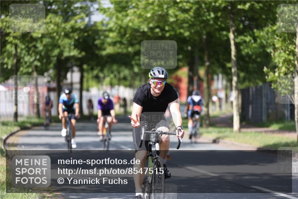 10.08.2025 - GEWOBA Citytriathlon Bremen Yannick Fuchs http://msf.ph/oto/8547515 10.08.2025 12:10:48 Radfahren 573, 622, 625, 629, 651, 656, 659, 685, 712, 716, 722, 748, 755, 812, 819, 898, 1014 meine-sportfotos.de