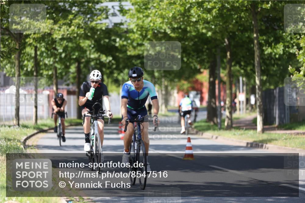 10.08.2025 - GEWOBA Citytriathlon Bremen Yannick Fuchs http://msf.ph/oto/8547516 10.08.2025 13:05:55 Radfahren 573, 616, 630, 767, 793, 857, 948, 981 meine-sportfotos.de