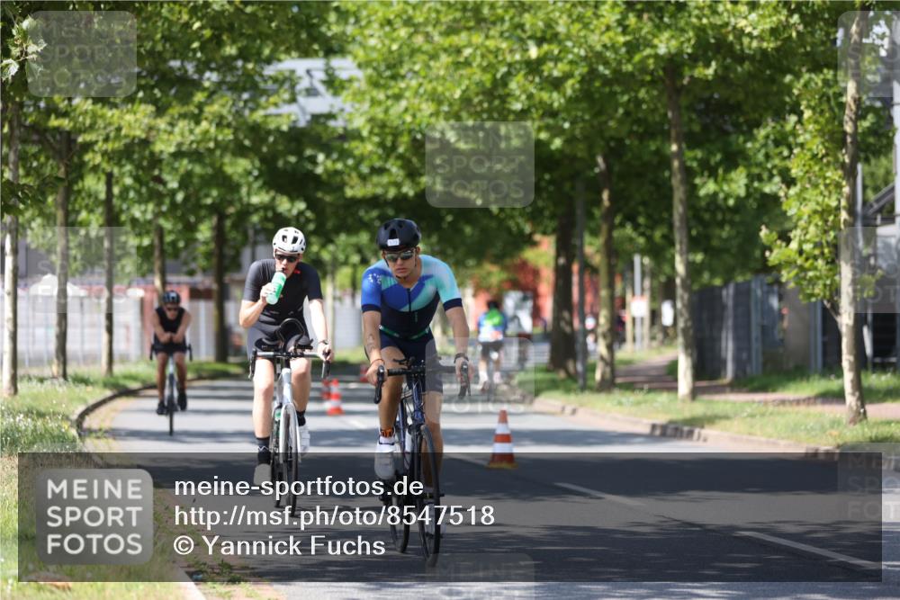 10.08.2025 - GEWOBA Citytriathlon Bremen Yannick Fuchs http://msf.ph/oto/8547518 10.08.2025 13:05:55 Radfahren 573, 616, 630, 767, 793, 857, 948, 981 meine-sportfotos.de