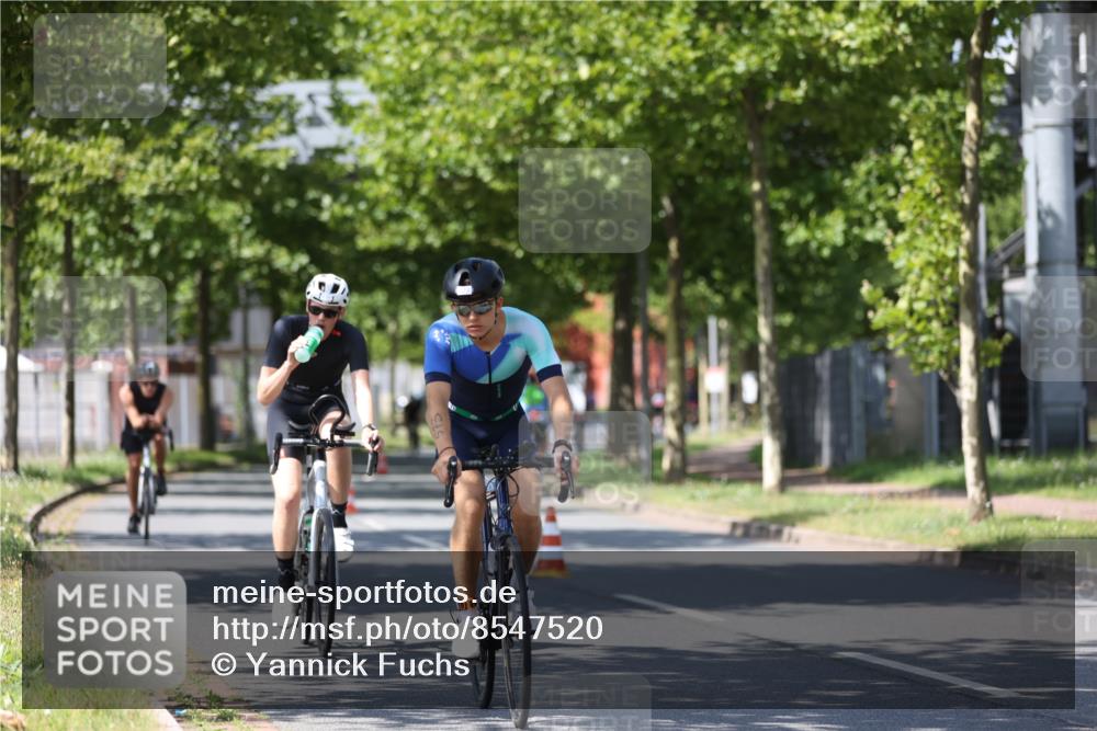 10.08.2025 - GEWOBA Citytriathlon Bremen Yannick Fuchs http://msf.ph/oto/8547520 10.08.2025 13:05:56 Radfahren 573, 616, 630, 767, 793, 857, 918, 948, 981 meine-sportfotos.de
