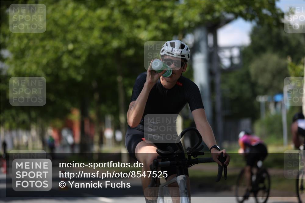 10.08.2025 - GEWOBA Citytriathlon Bremen Yannick Fuchs http://msf.ph/oto/8547525 10.08.2025 13:05:57 Radfahren 573, 616, 630, 767, 793, 857, 918, 948, 962, 981 meine-sportfotos.de