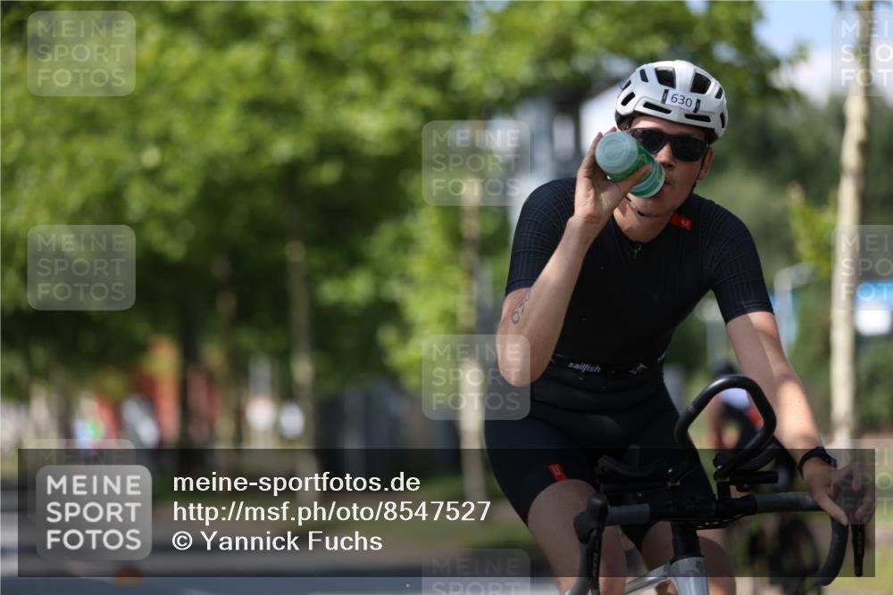 10.08.2025 - GEWOBA Citytriathlon Bremen Yannick Fuchs http://msf.ph/oto/8547527 10.08.2025 13:05:57 Radfahren 573, 616, 630, 767, 793, 857, 918, 948, 962, 981 meine-sportfotos.de
