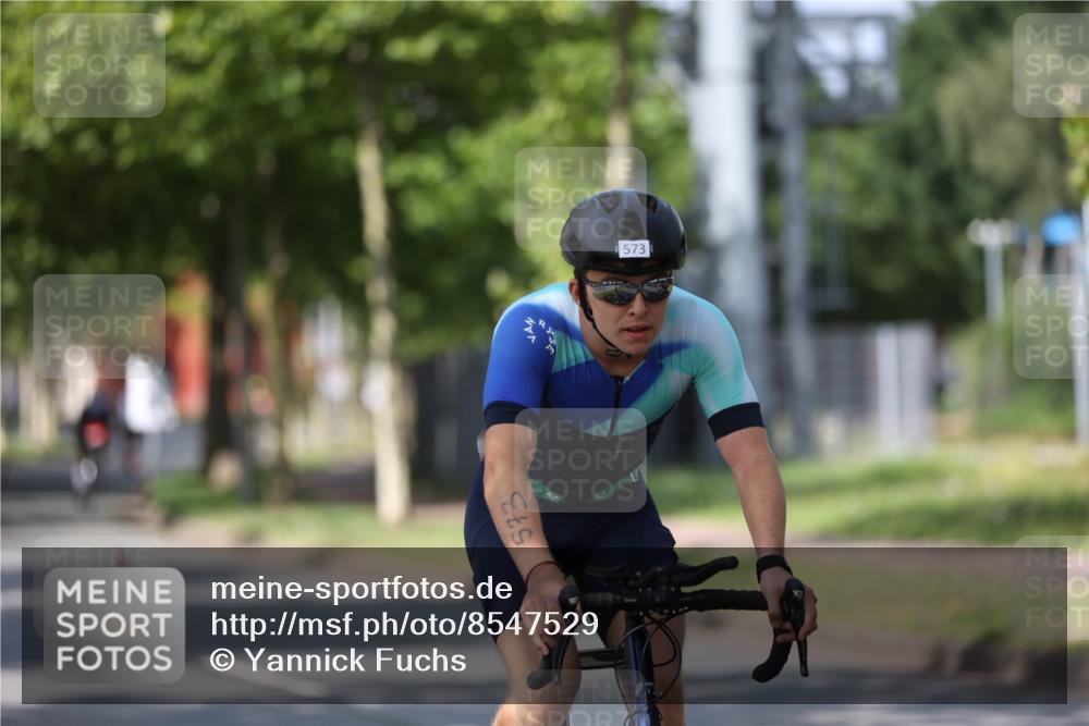 10.08.2025 - GEWOBA Citytriathlon Bremen Yannick Fuchs http://msf.ph/oto/8547529 10.08.2025 12:10:51 Radfahren 573, 622, 625, 629, 651, 656, 659, 685, 712, 716, 722, 748, 812, 819, 898 meine-sportfotos.de