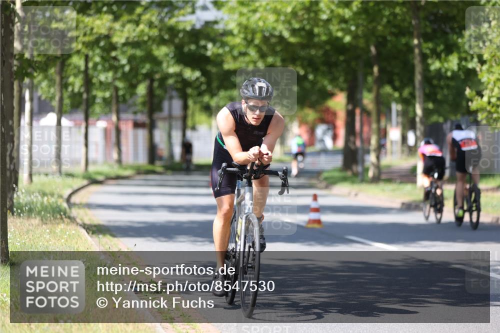 10.08.2025 - GEWOBA Citytriathlon Bremen Yannick Fuchs http://msf.ph/oto/8547530 10.08.2025 13:05:58 Radfahren 573, 616, 630, 741, 767, 793, 857, 918, 948, 962, 981 meine-sportfotos.de