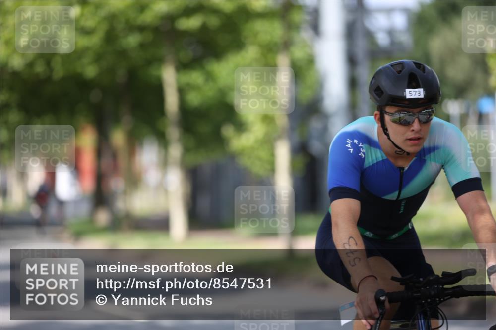10.08.2025 - GEWOBA Citytriathlon Bremen Yannick Fuchs http://msf.ph/oto/8547531 10.08.2025 12:10:51 Radfahren 573, 622, 625, 629, 651, 656, 659, 685, 712, 716, 722, 748, 812, 819, 898 meine-sportfotos.de