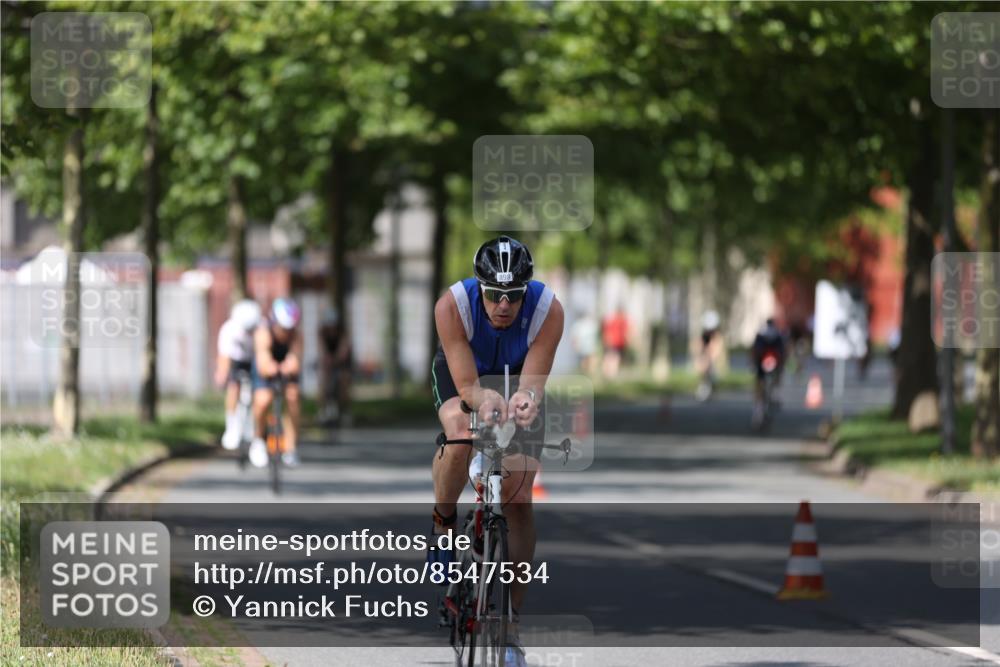 10.08.2025 - GEWOBA Citytriathlon Bremen Yannick Fuchs http://msf.ph/oto/8547534 10.08.2025 12:10:52 Radfahren 573, 622, 625, 629, 651, 659, 685, 712, 716, 722, 748, 800, 812, 819, 898 meine-sportfotos.de