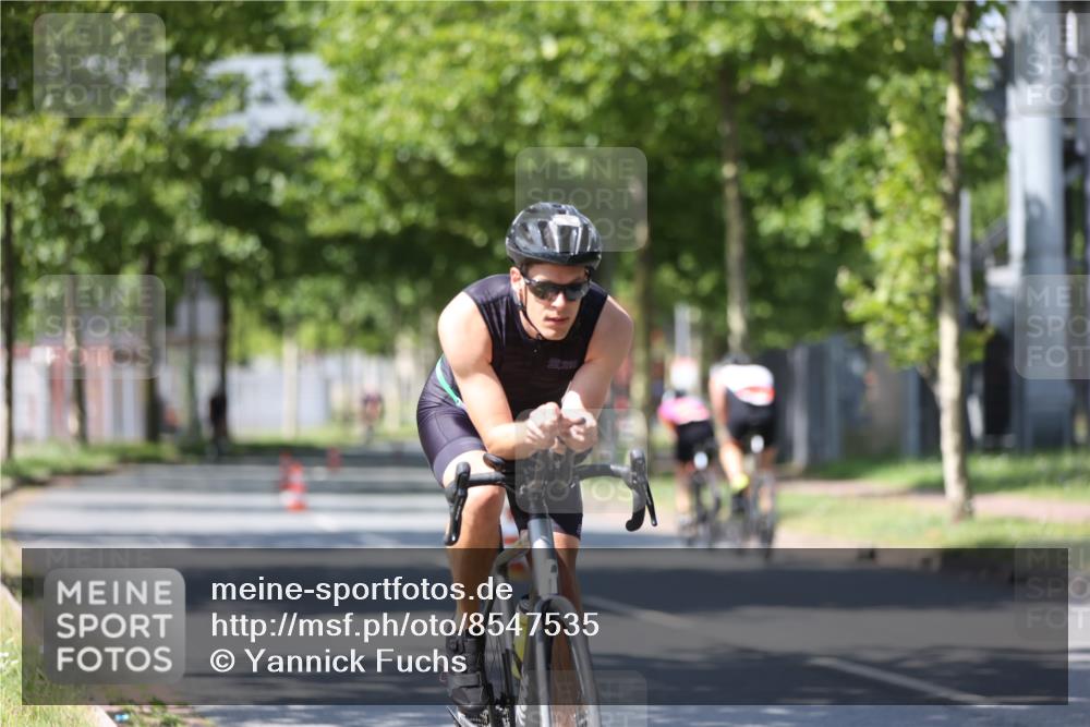 10.08.2025 - GEWOBA Citytriathlon Bremen Yannick Fuchs http://msf.ph/oto/8547535 10.08.2025 13:05:58 Radfahren 573, 616, 630, 741, 767, 793, 857, 918, 948, 962, 981 meine-sportfotos.de