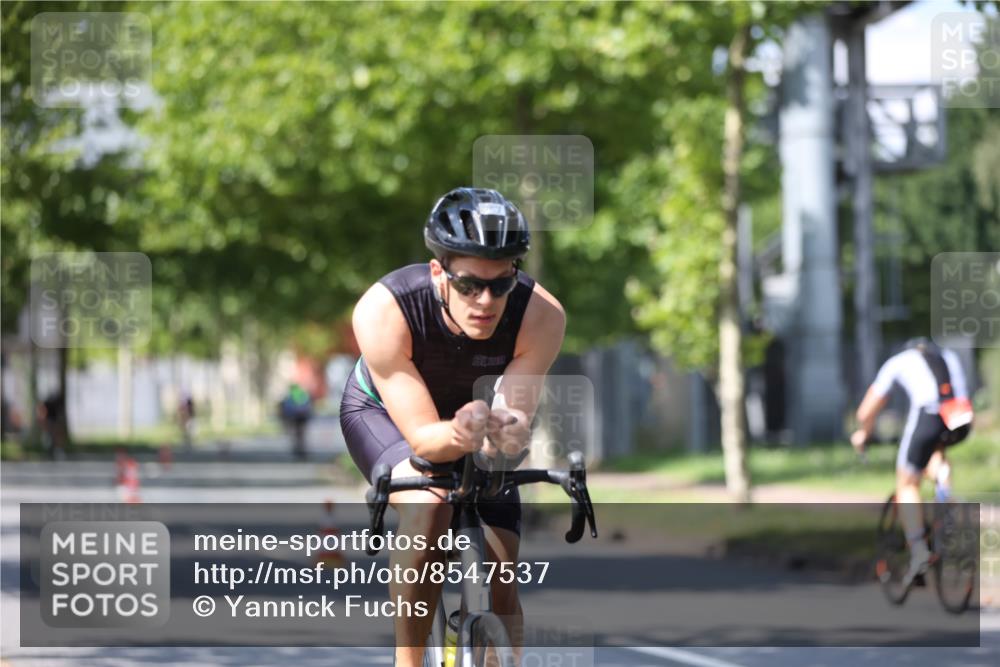10.08.2025 - GEWOBA Citytriathlon Bremen Yannick Fuchs http://msf.ph/oto/8547537 10.08.2025 13:05:59 Radfahren 573, 616, 630, 741, 767, 793, 857, 918, 948, 962, 981 meine-sportfotos.de