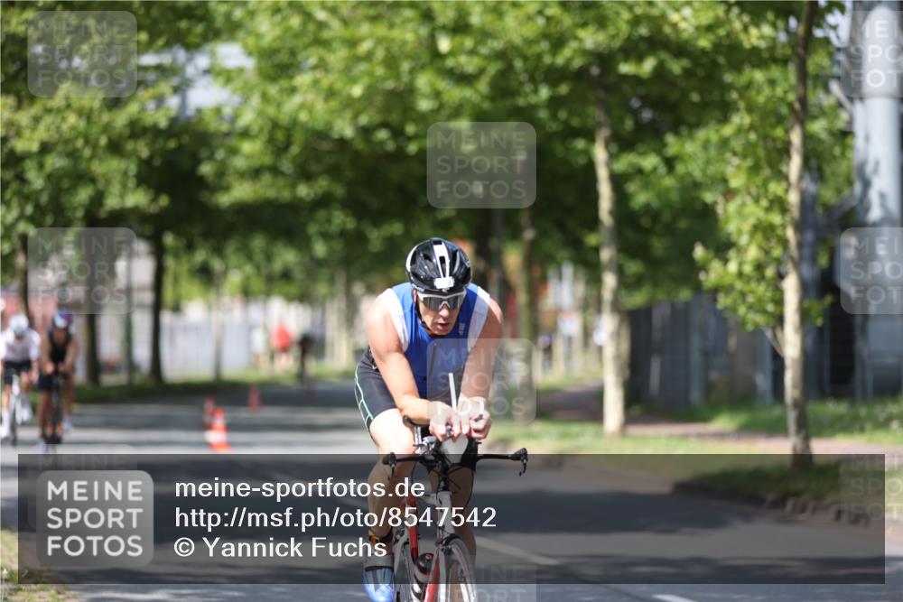 10.08.2025 - GEWOBA Citytriathlon Bremen Yannick Fuchs http://msf.ph/oto/8547542 10.08.2025 12:10:53 Radfahren 573, 622, 625, 629, 651, 659, 685, 712, 716, 722, 748, 800, 812, 819, 898 meine-sportfotos.de