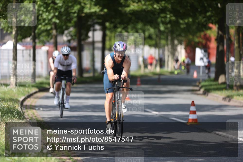 10.08.2025 - GEWOBA Citytriathlon Bremen Yannick Fuchs http://msf.ph/oto/8547547 10.08.2025 12:10:55 Radfahren 573, 622, 625, 651, 659, 685, 687, 712, 716, 748, 800, 812, 819, 898 meine-sportfotos.de