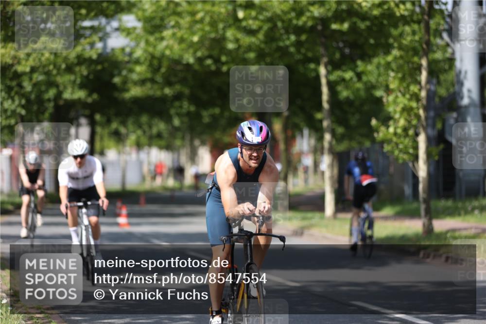 10.08.2025 - GEWOBA Citytriathlon Bremen Yannick Fuchs http://msf.ph/oto/8547554 10.08.2025 12:10:55 Radfahren 573, 622, 625, 651, 659, 685, 687, 712, 716, 748, 800, 812, 819, 898 meine-sportfotos.de