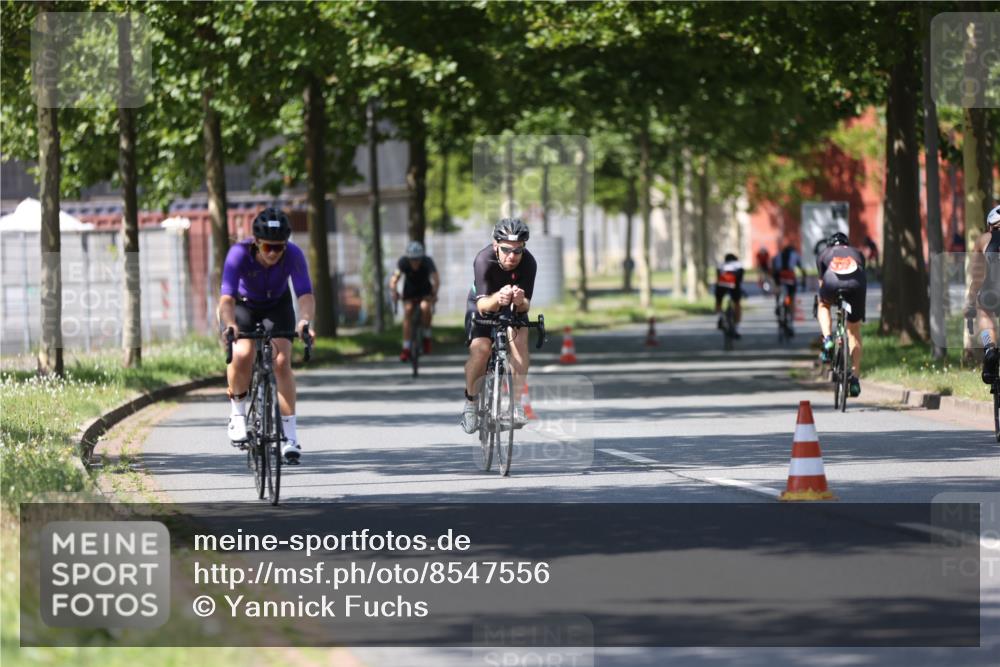10.08.2025 - GEWOBA Citytriathlon Bremen Yannick Fuchs http://msf.ph/oto/8547556 10.08.2025 13:06:07 Radfahren 573, 630, 682, 741, 767, 918, 948, 962, 981 meine-sportfotos.de