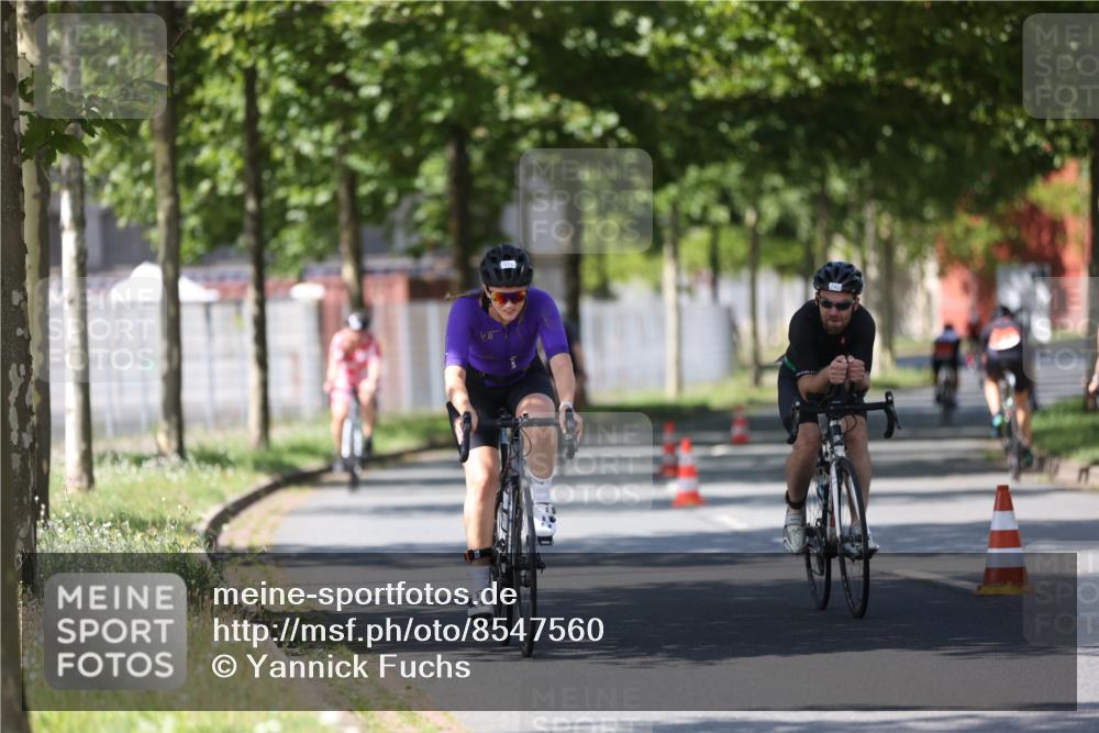 10.08.2025 - GEWOBA Citytriathlon Bremen Yannick Fuchs http://msf.ph/oto/8547560 10.08.2025 13:06:07 Radfahren 573, 630, 682, 741, 767, 918, 948, 962, 981 meine-sportfotos.de