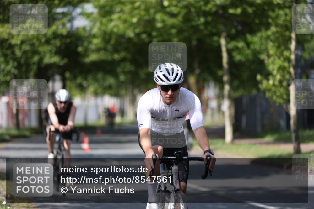 10.08.2025 - GEWOBA Citytriathlon Bremen Yannick Fuchs http://msf.ph/oto/8547561 10.08.2025 12:10:57 Radfahren 573, 622, 625, 651, 659, 669, 685, 687, 716, 748, 800, 812, 898 meine-sportfotos.de