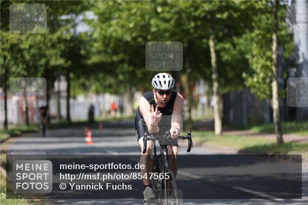 10.08.2025 - GEWOBA Citytriathlon Bremen Yannick Fuchs http://msf.ph/oto/8547565 10.08.2025 12:10:58 Radfahren 573, 622, 625, 651, 659, 669, 685, 687, 716, 800, 812, 835, 898 meine-sportfotos.de