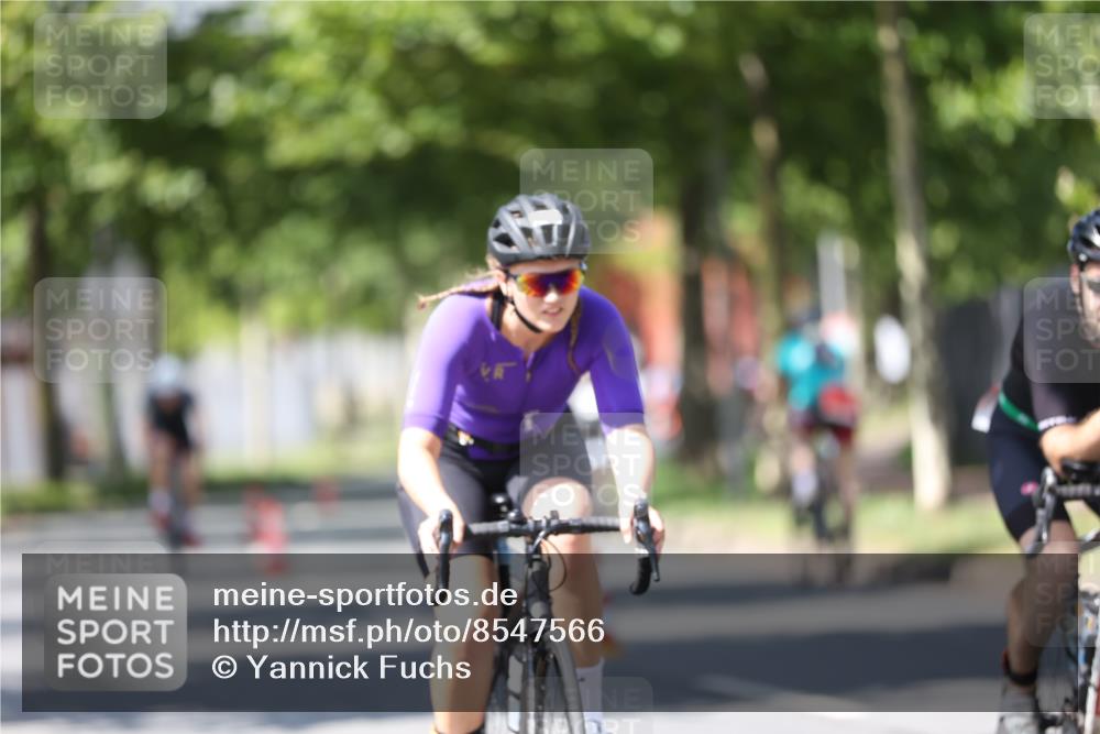10.08.2025 - GEWOBA Citytriathlon Bremen Yannick Fuchs http://msf.ph/oto/8547566 10.08.2025 13:06:09 Radfahren 573, 630, 682, 741, 767, 918, 948, 962 meine-sportfotos.de