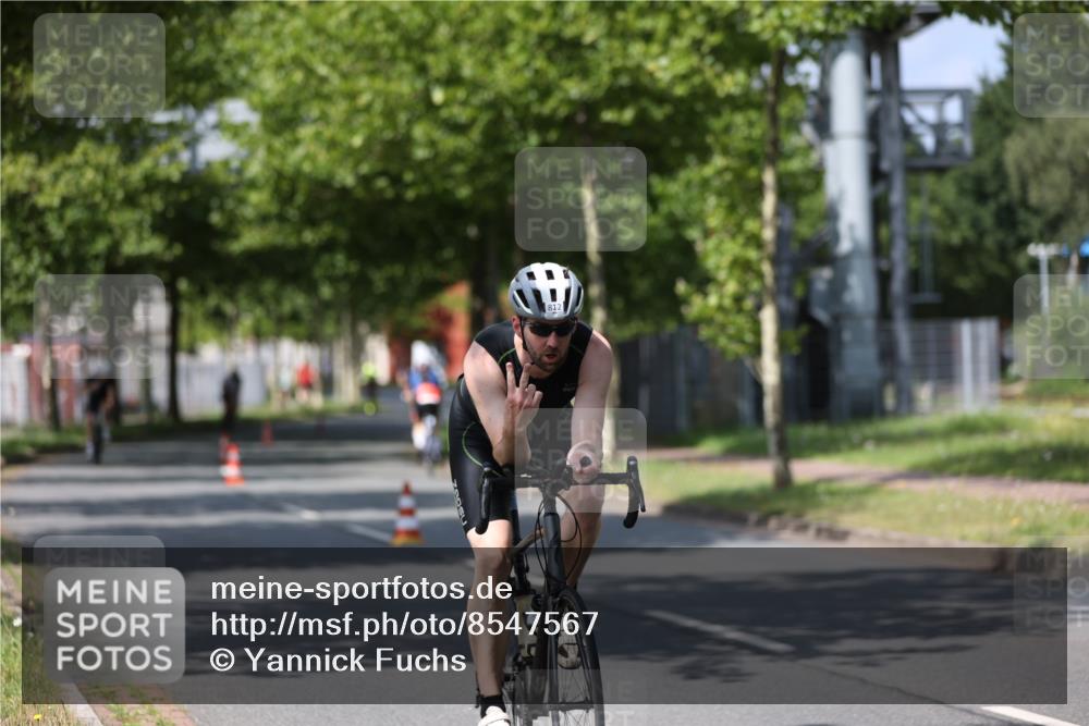 10.08.2025 - GEWOBA Citytriathlon Bremen Yannick Fuchs http://msf.ph/oto/8547567 10.08.2025 12:10:58 Radfahren 573, 622, 625, 651, 659, 669, 685, 687, 716, 800, 812, 835, 898 meine-sportfotos.de