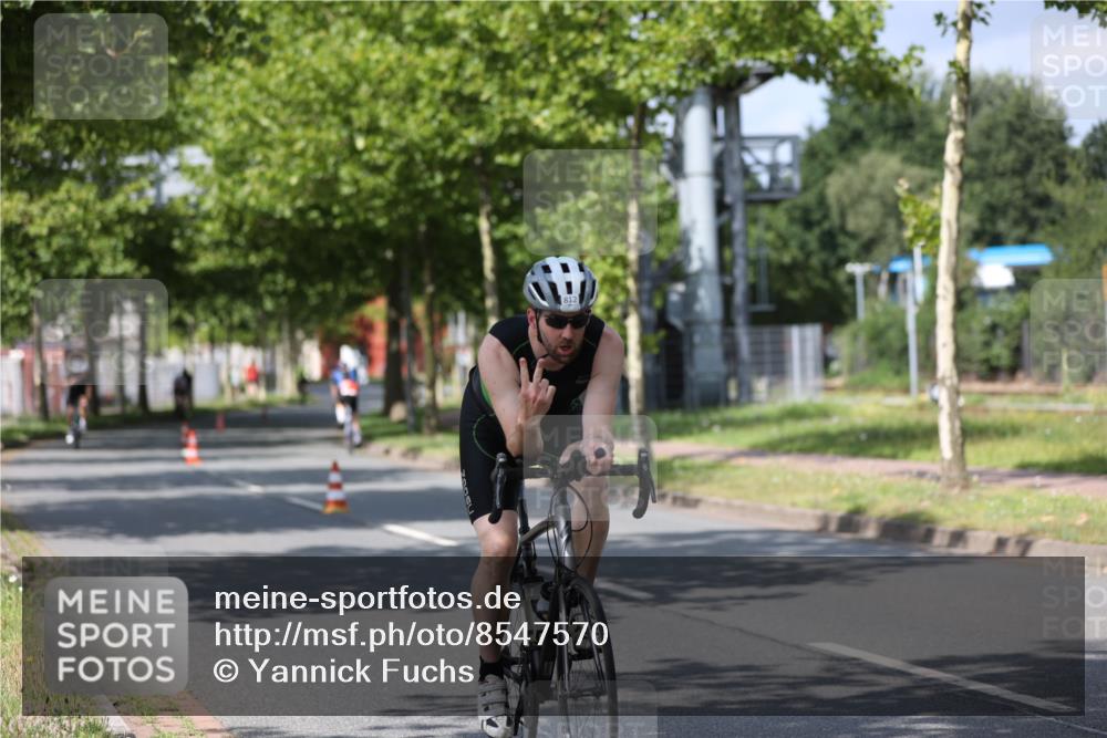 10.08.2025 - GEWOBA Citytriathlon Bremen Yannick Fuchs http://msf.ph/oto/8547570 10.08.2025 12:10:58 Radfahren 573, 622, 625, 651, 659, 669, 685, 687, 716, 800, 812, 835, 898 meine-sportfotos.de