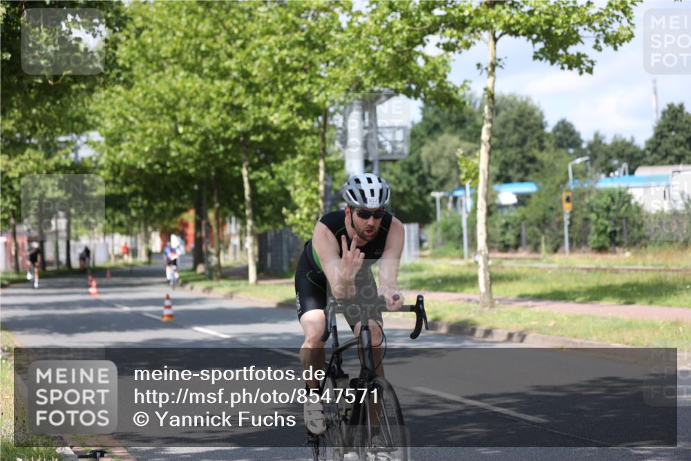 10.08.2025 - GEWOBA Citytriathlon Bremen Yannick Fuchs http://msf.ph/oto/8547571 10.08.2025 12:10:58 Radfahren 573, 622, 625, 651, 659, 669, 685, 687, 716, 800, 812, 835, 898 meine-sportfotos.de