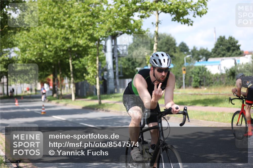 10.08.2025 - GEWOBA Citytriathlon Bremen Yannick Fuchs http://msf.ph/oto/8547574 10.08.2025 12:10:58 Radfahren 573, 622, 625, 651, 659, 669, 685, 687, 716, 800, 812, 835, 898 meine-sportfotos.de